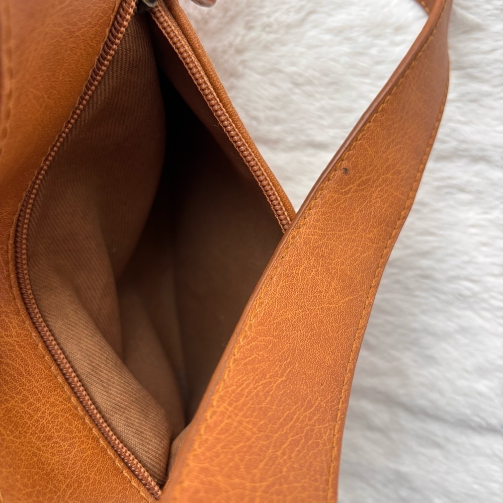 Vintage Veneto Cognac Brown Shoulder Bag | Y2K Minimalist Buckle Strap - Picture 8 of 13